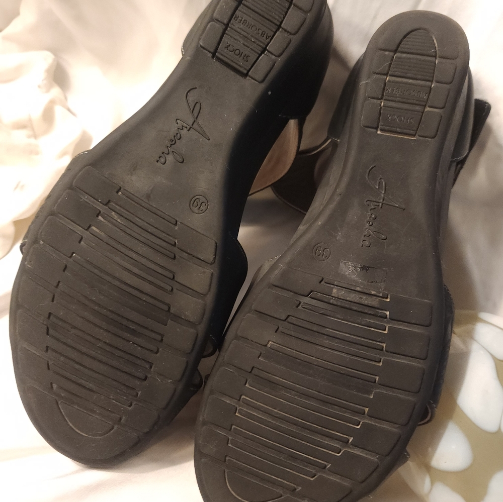 Anesha Leather Embossed Black Strap Sandles W EU 39 - Picture 6 of 6